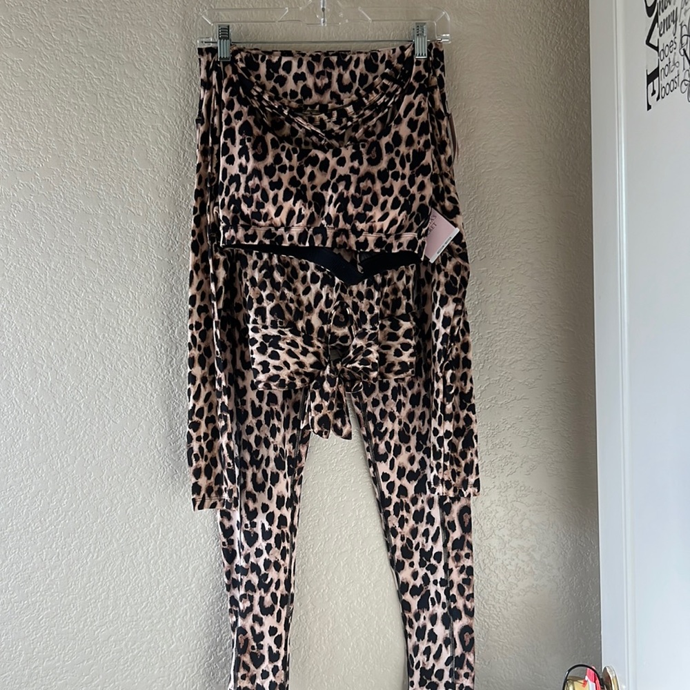 New with tags 3 piece Victorias Secret work out set stretch